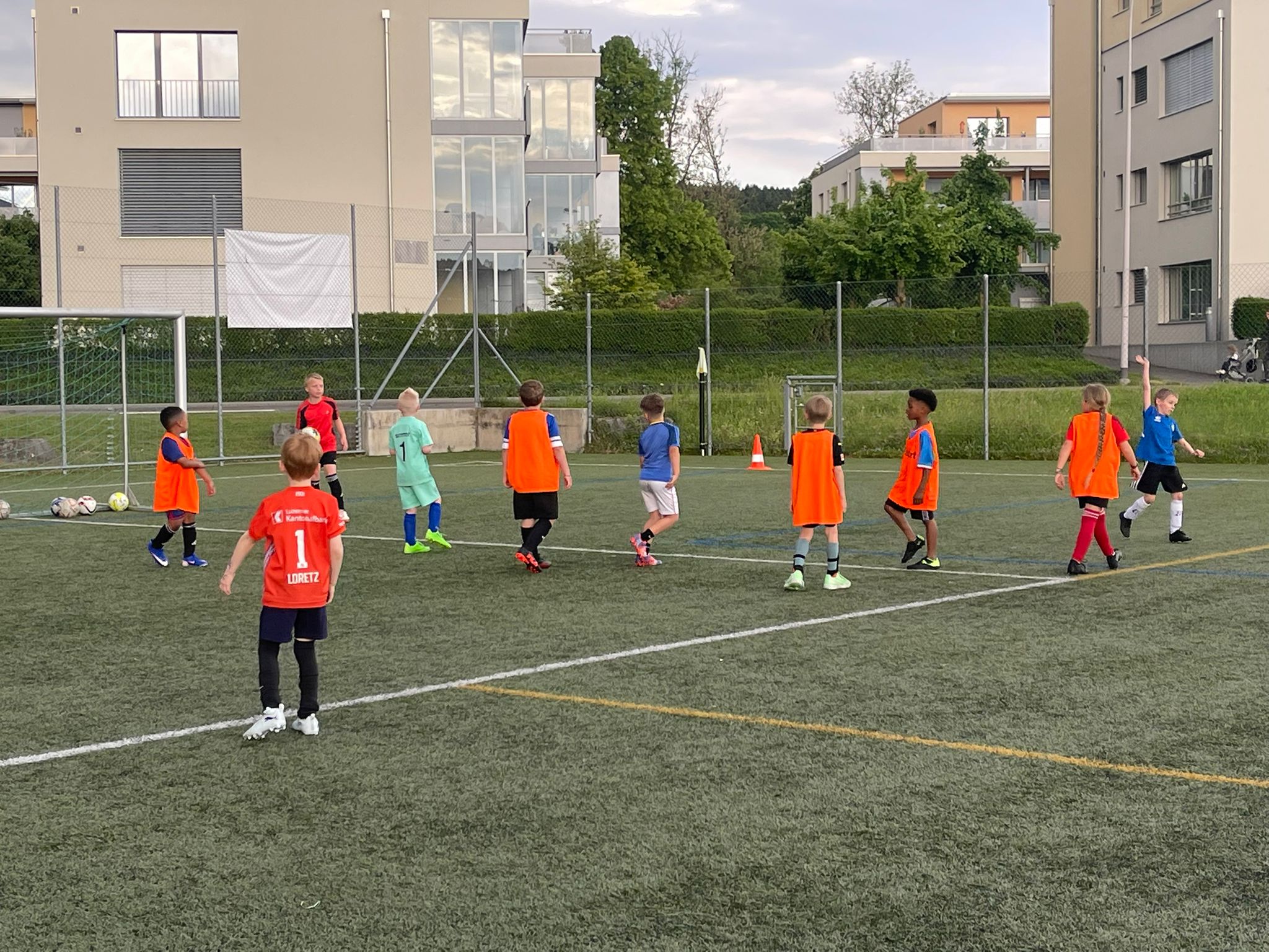 Nachwuchsbild oder Szene mit FC Sempach Spielerinnen und Spielern